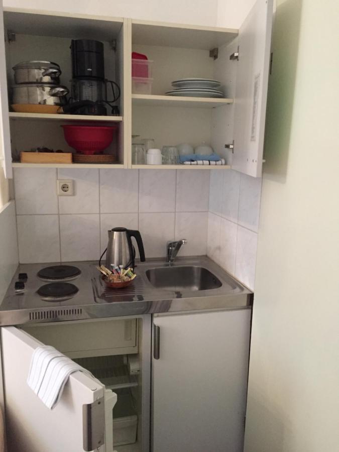 Hanzestadslogement De Leeuw, In Het Centrum, Met Een Binnenplaats, Kamers Met Badkamer En Toilet En Een Keukentje Девентер Экстерьер фото