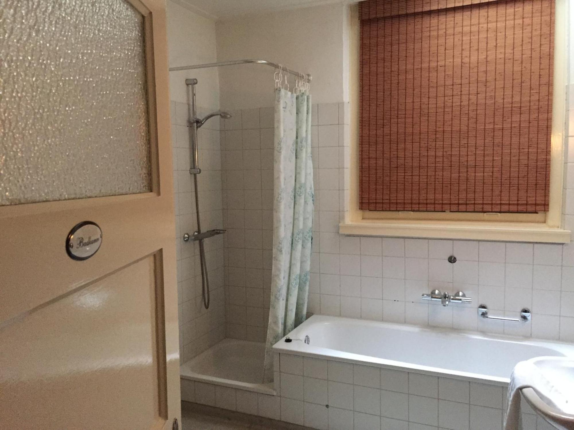 Hanzestadslogement De Leeuw, In Het Centrum, Met Een Binnenplaats, Kamers Met Badkamer En Toilet En Een Keukentje Девентер Экстерьер фото